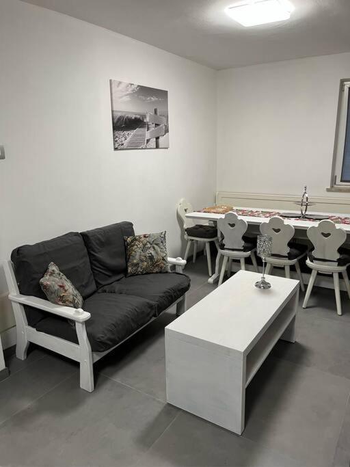 Appartamento Nuovo E Confortevole มอนเตคคิโอ มัจจอเร ภายนอก รูปภาพ