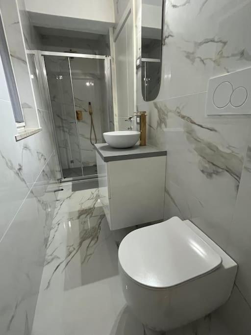 Appartamento Nuovo E Confortevole มอนเตคคิโอ มัจจอเร ภายนอก รูปภาพ